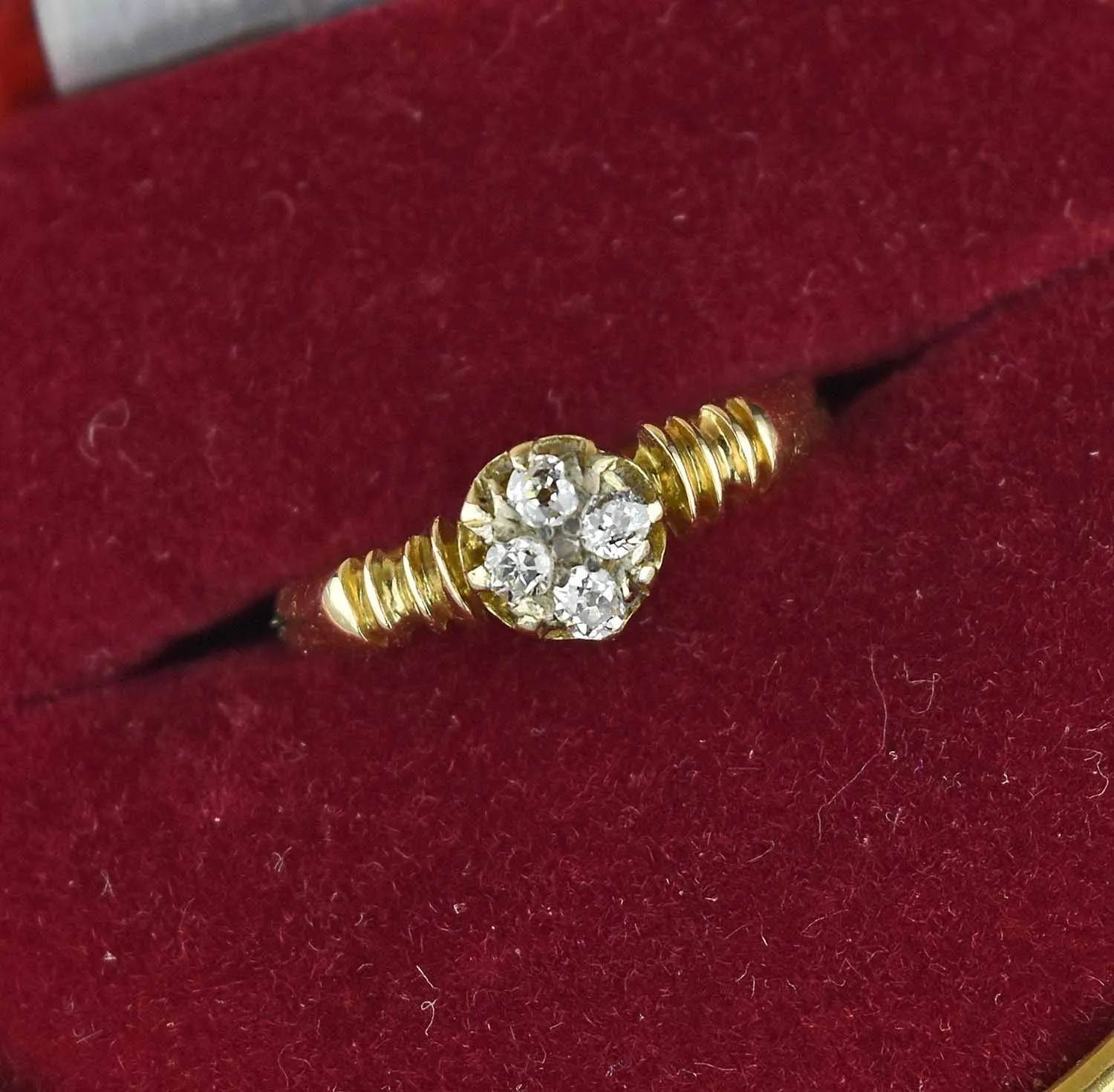 18K Gold Vintage Diamond Cluster Engagement Ring