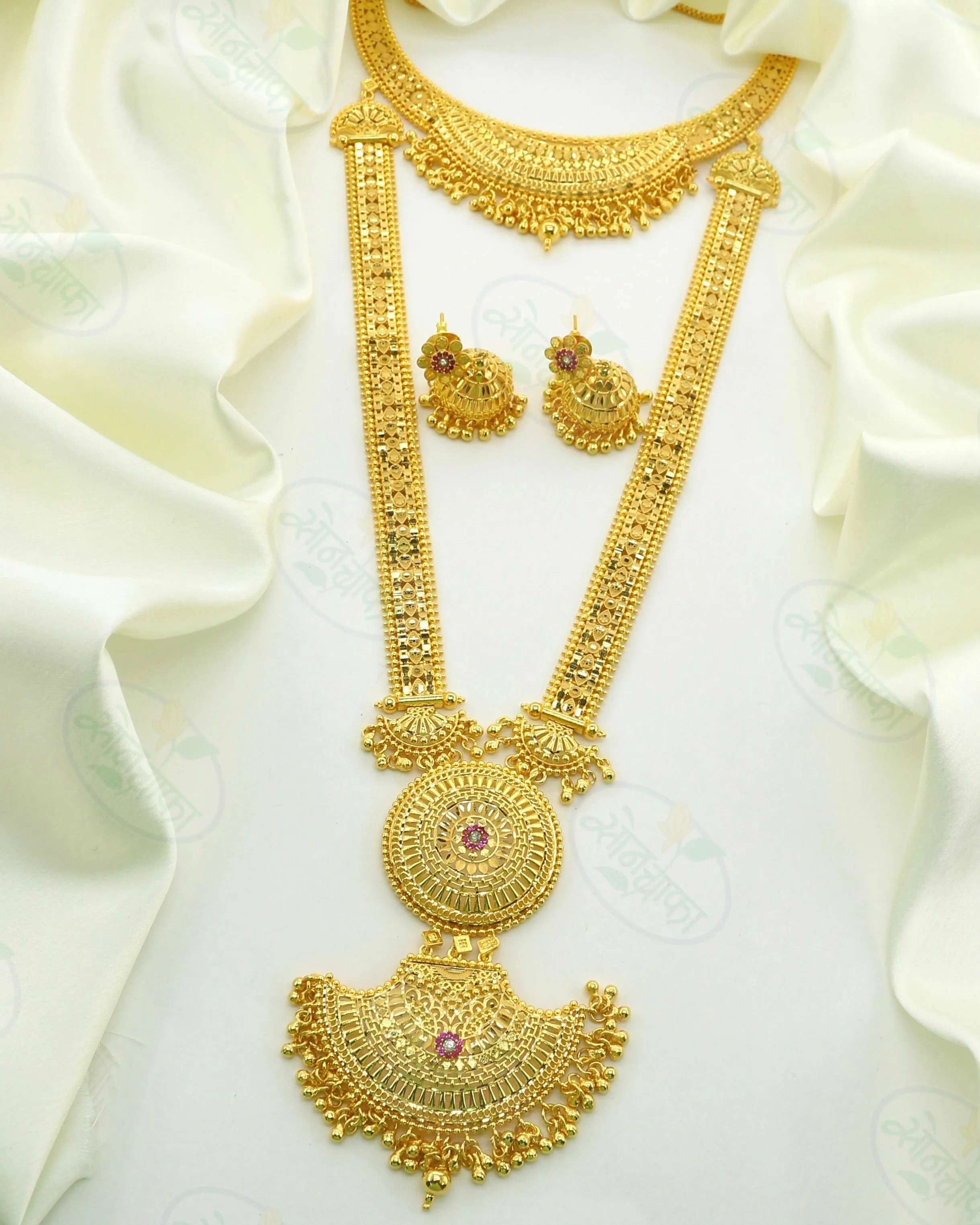 CAPTIVATING GOLD PLATED NECKLACE