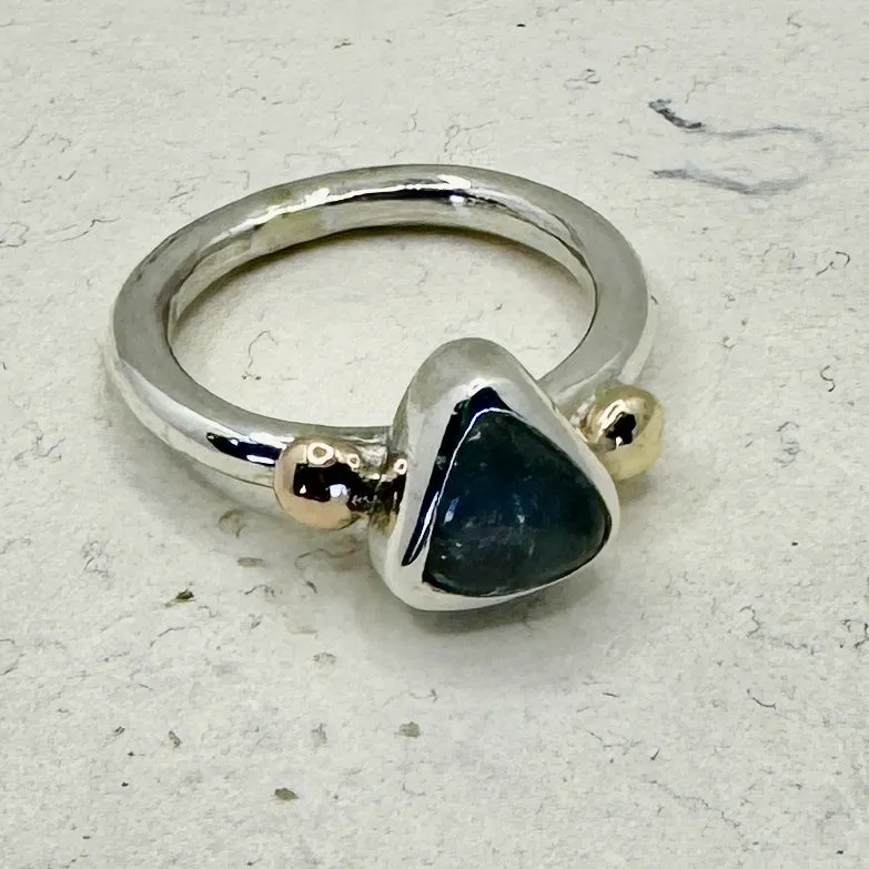 Grey tourmaline & gold ball ring