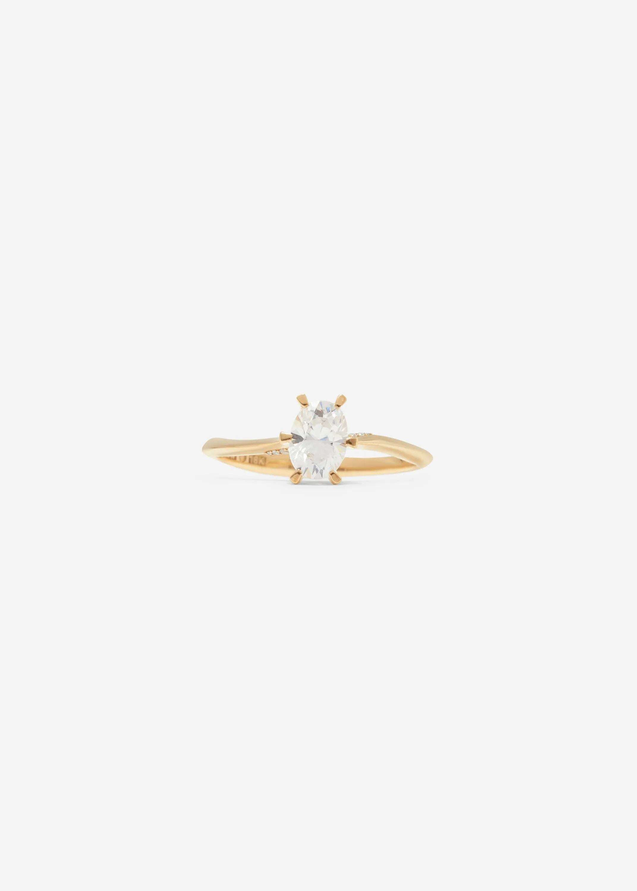 Oval Solitaire Ring Maxi Pavé 0.7 - 0.9 Ct