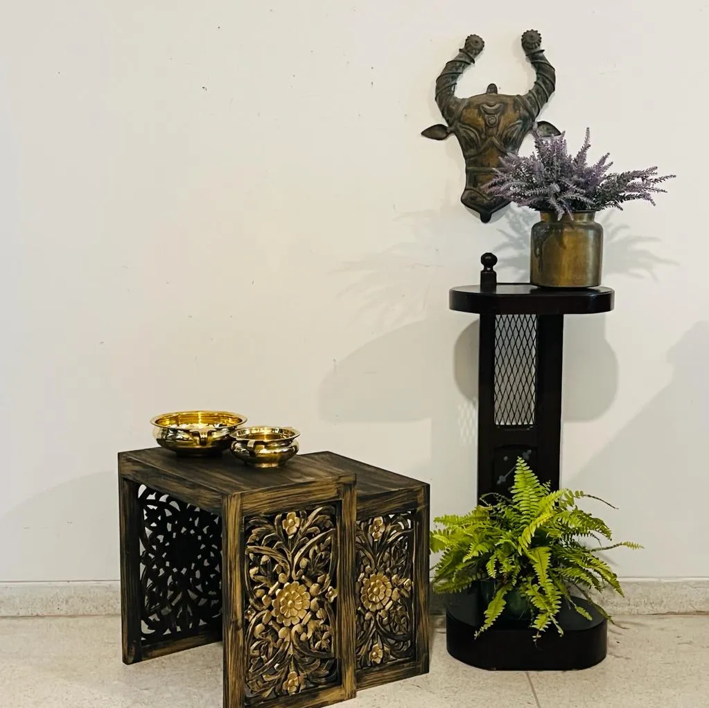 Ruhana 9 : Vintage panel   pedestal