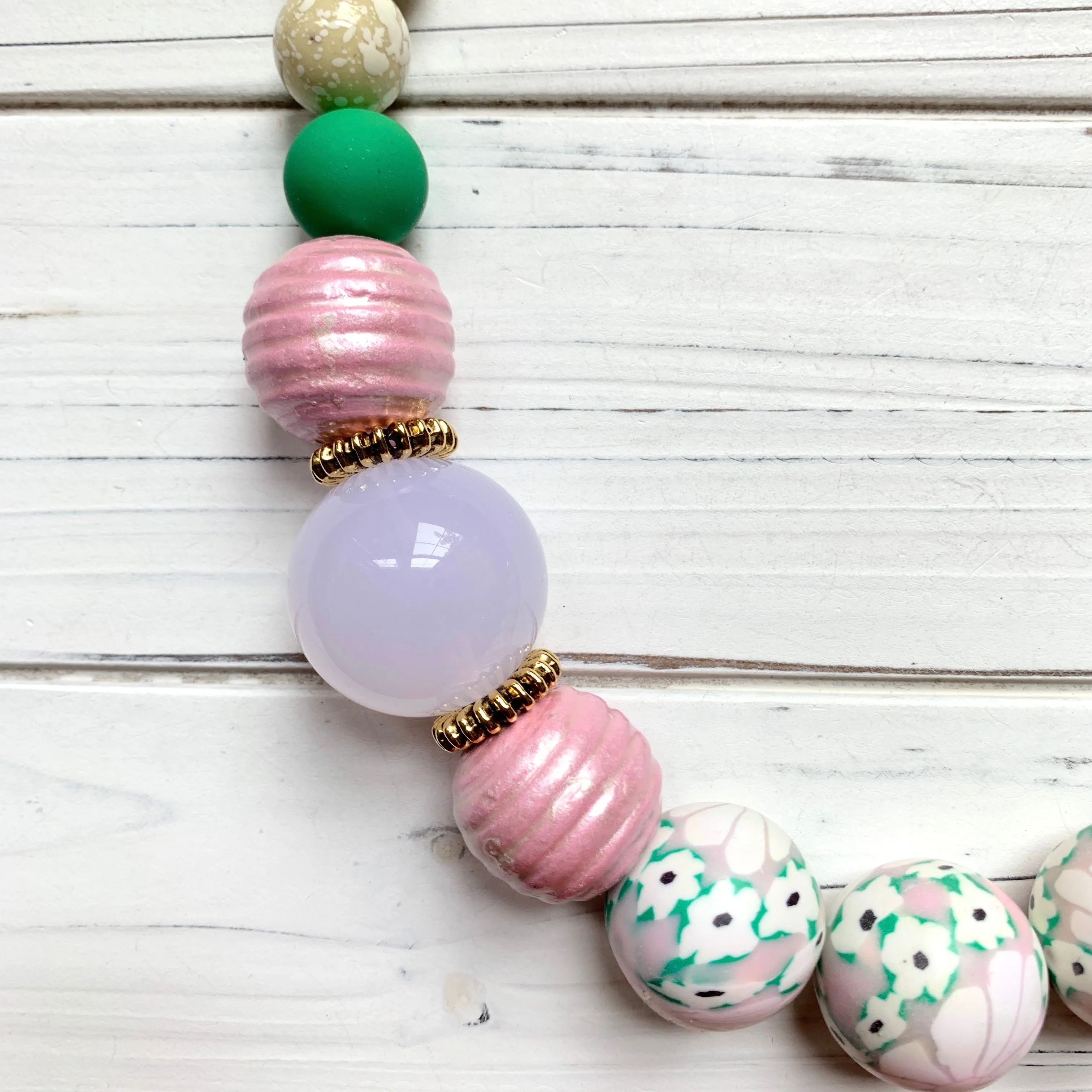 Sweet Pink and Green Queen Mum Beaded Necklace